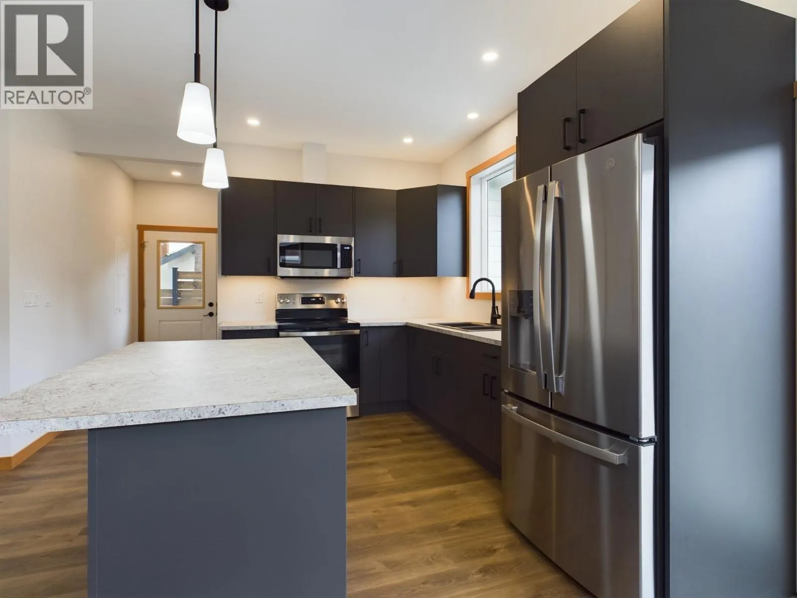 555 EARLE Crescent