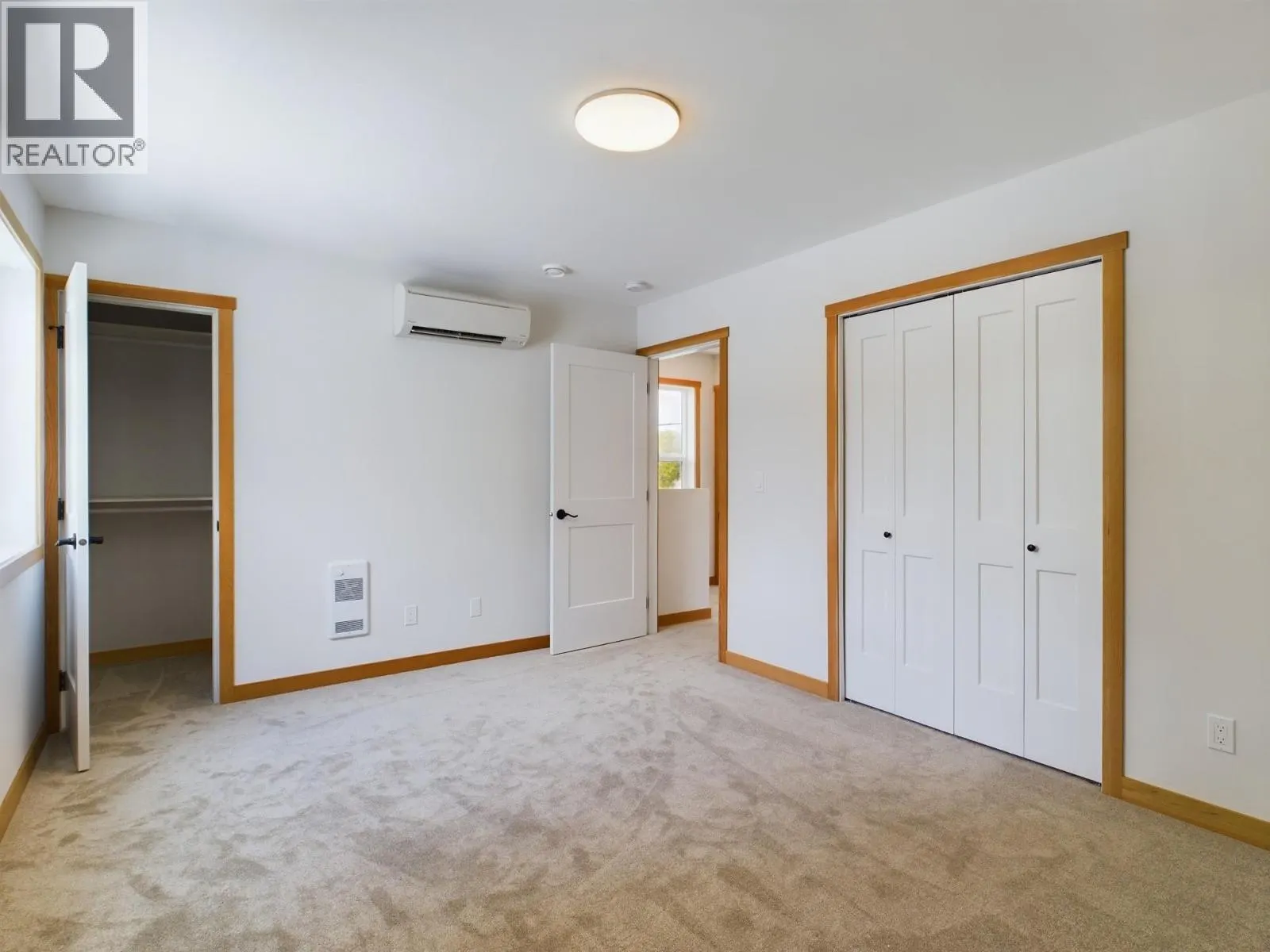 555 EARLE Crescent