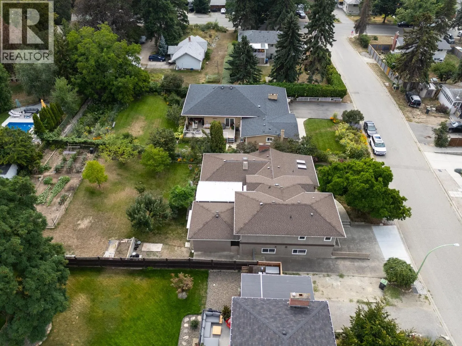 983 Glengarry Street