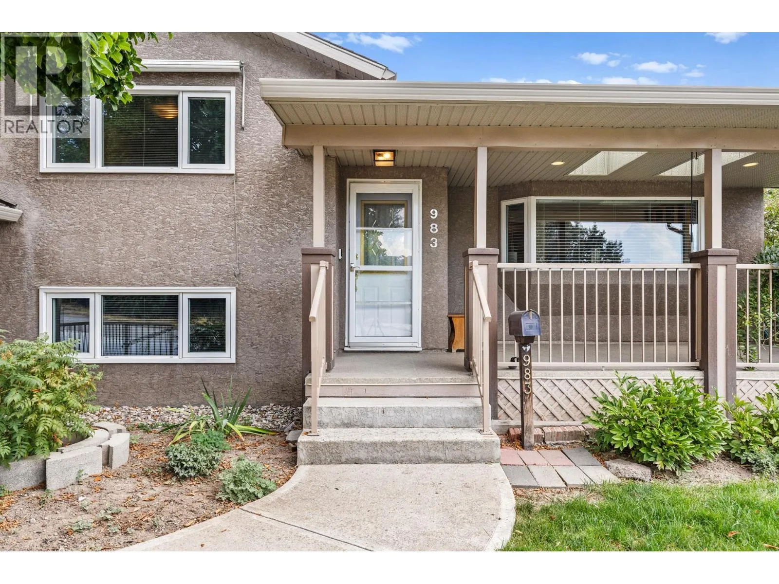 983 Glengarry Street