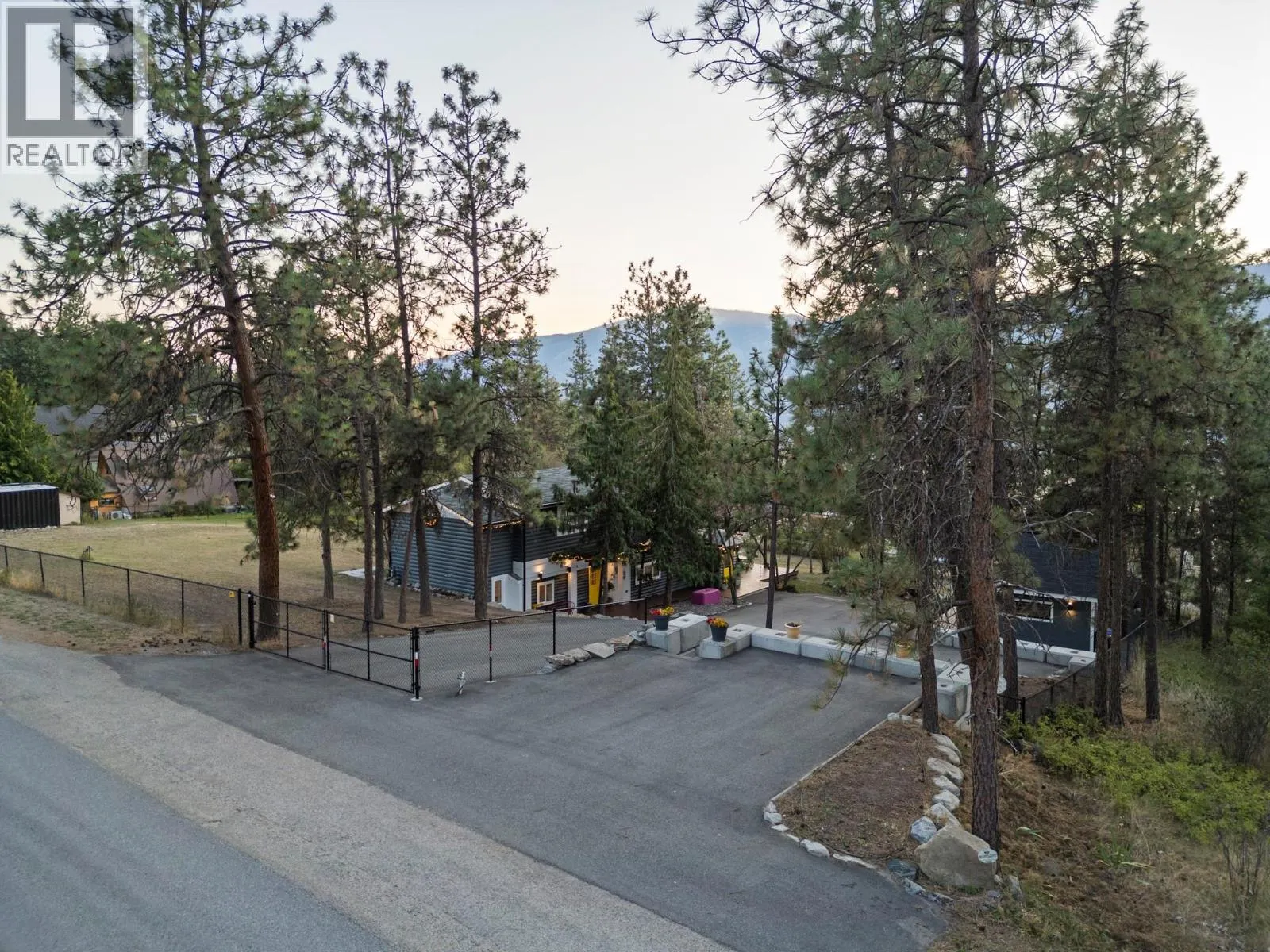 5555 Stubbs Road