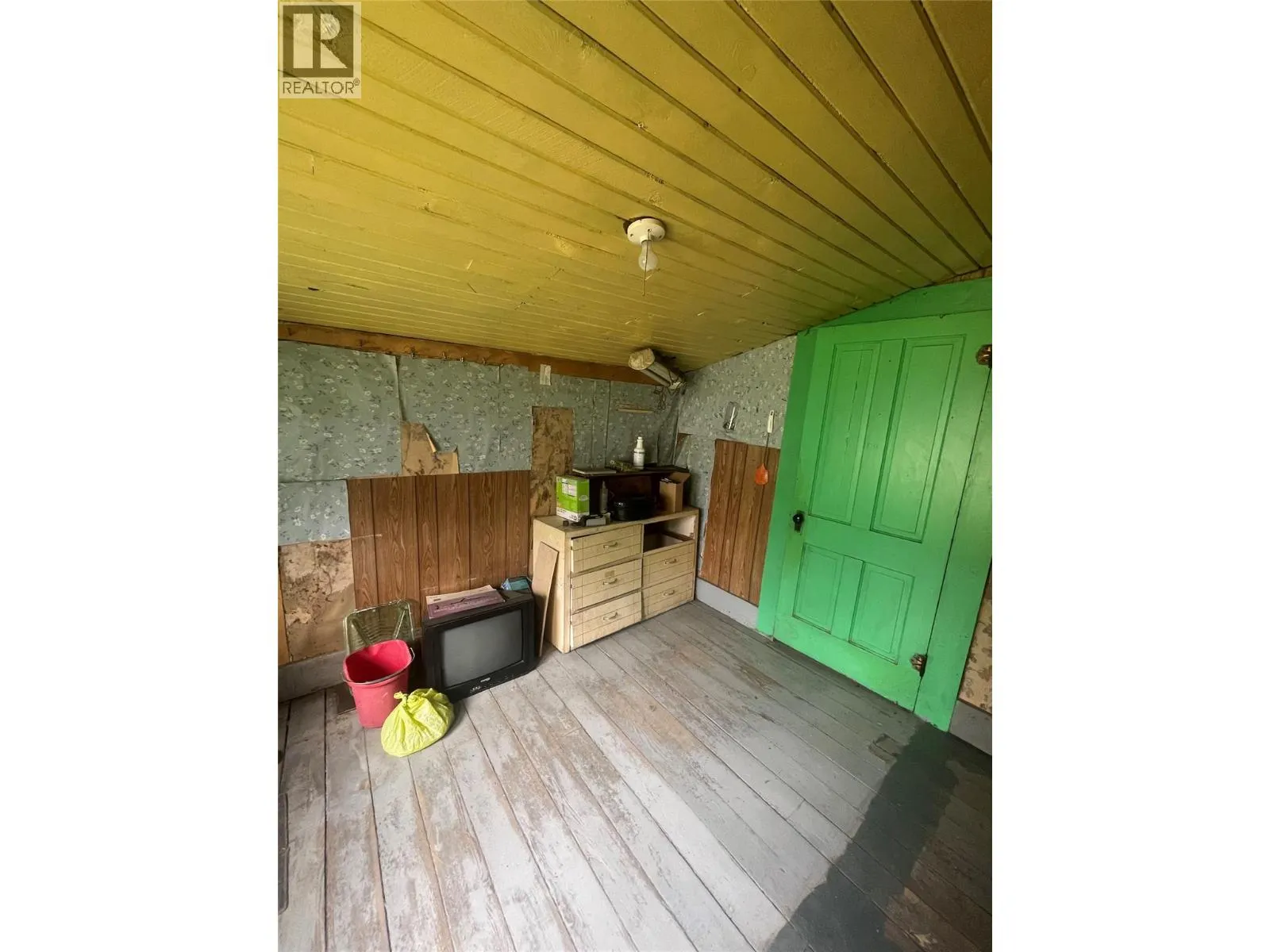 685 RUSSELL Lane