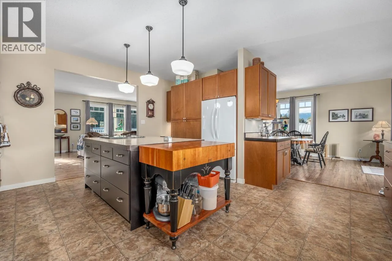 661 LAGOON COURT Road