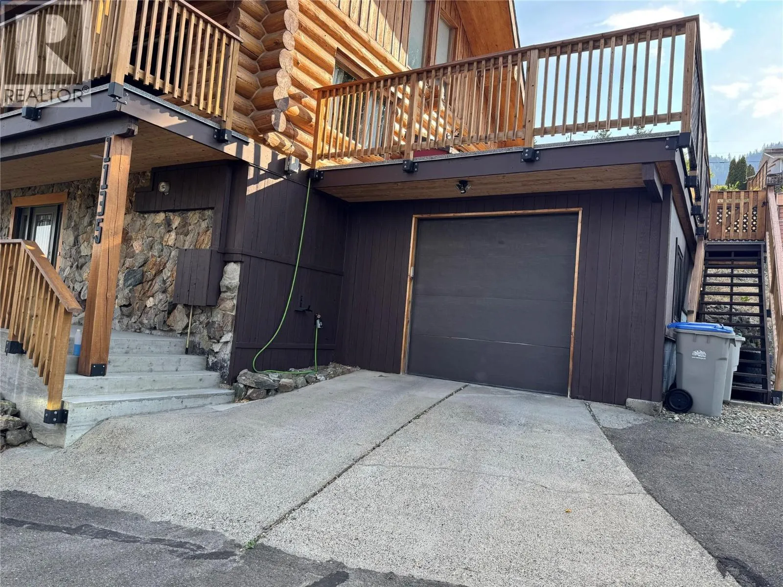 1135 CLEARVIEW Drive