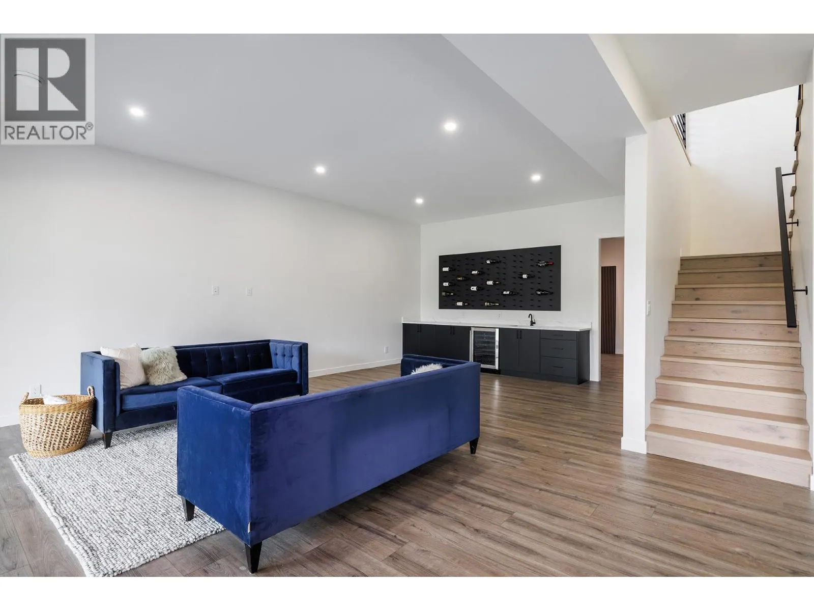 10274 Beacon Hill Drive