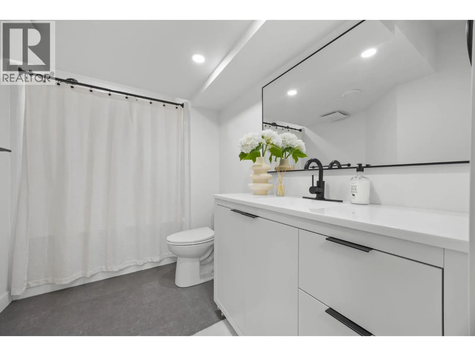 6749 Foothills Drive