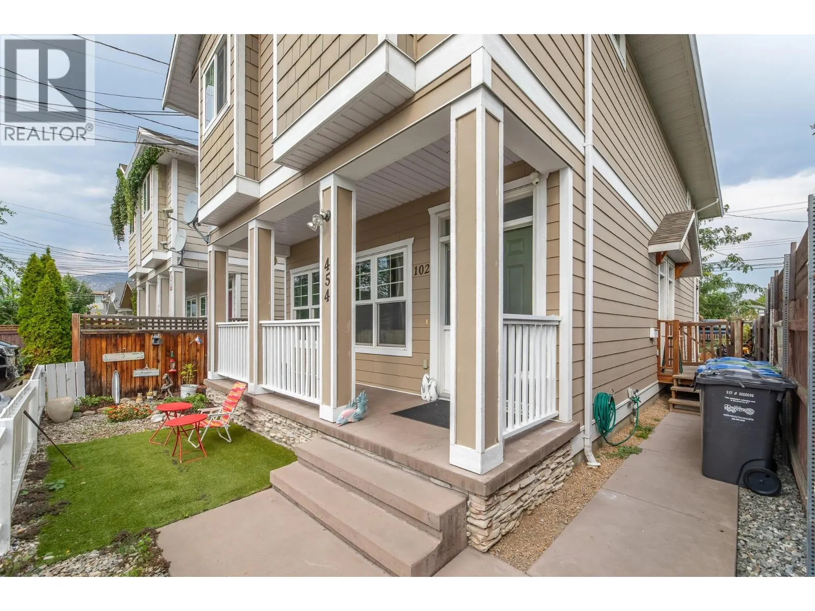 454 Westminster Avenue W Unit# 102