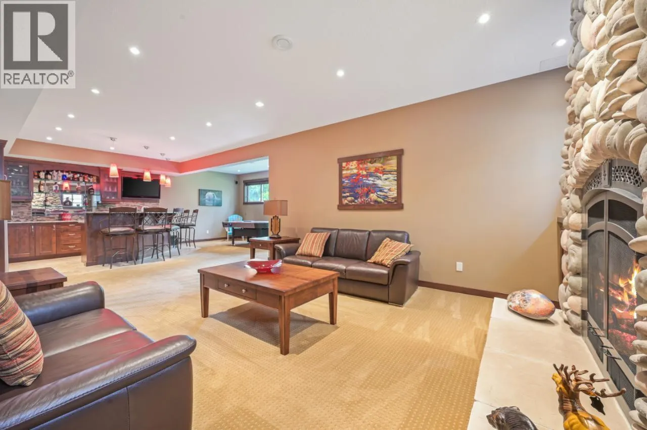 885 COPPERVIEW Close