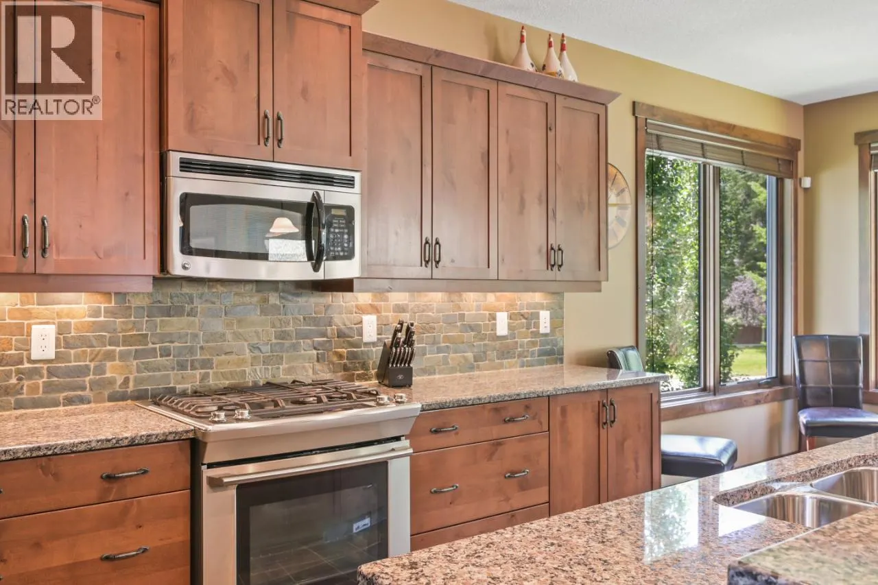 885 COPPERVIEW Close