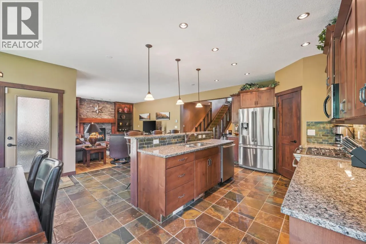 885 COPPERVIEW Close