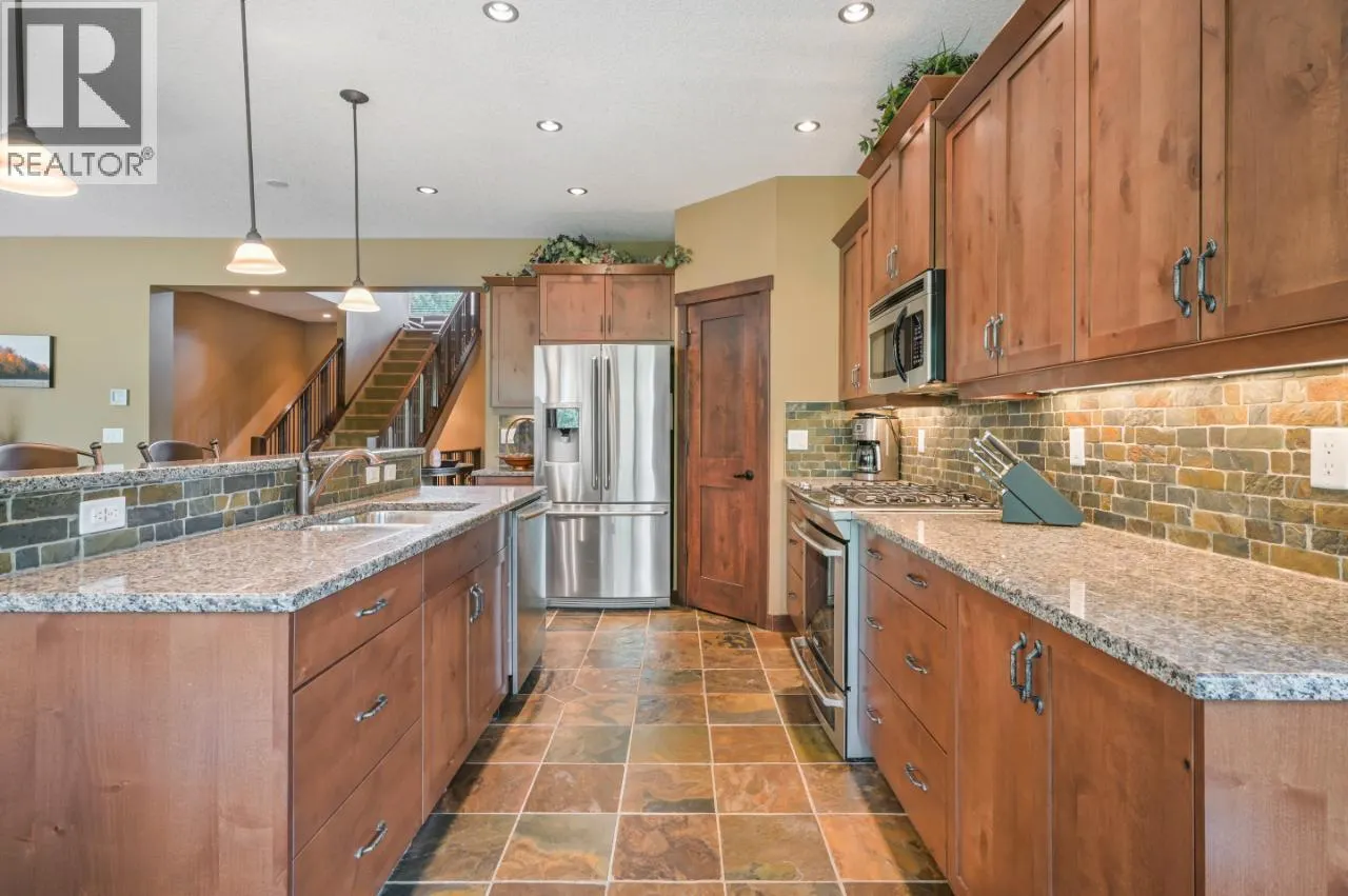 885 COPPERVIEW Close