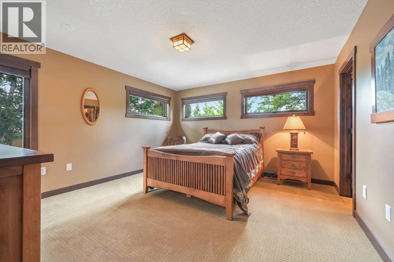 885 COPPERVIEW Close