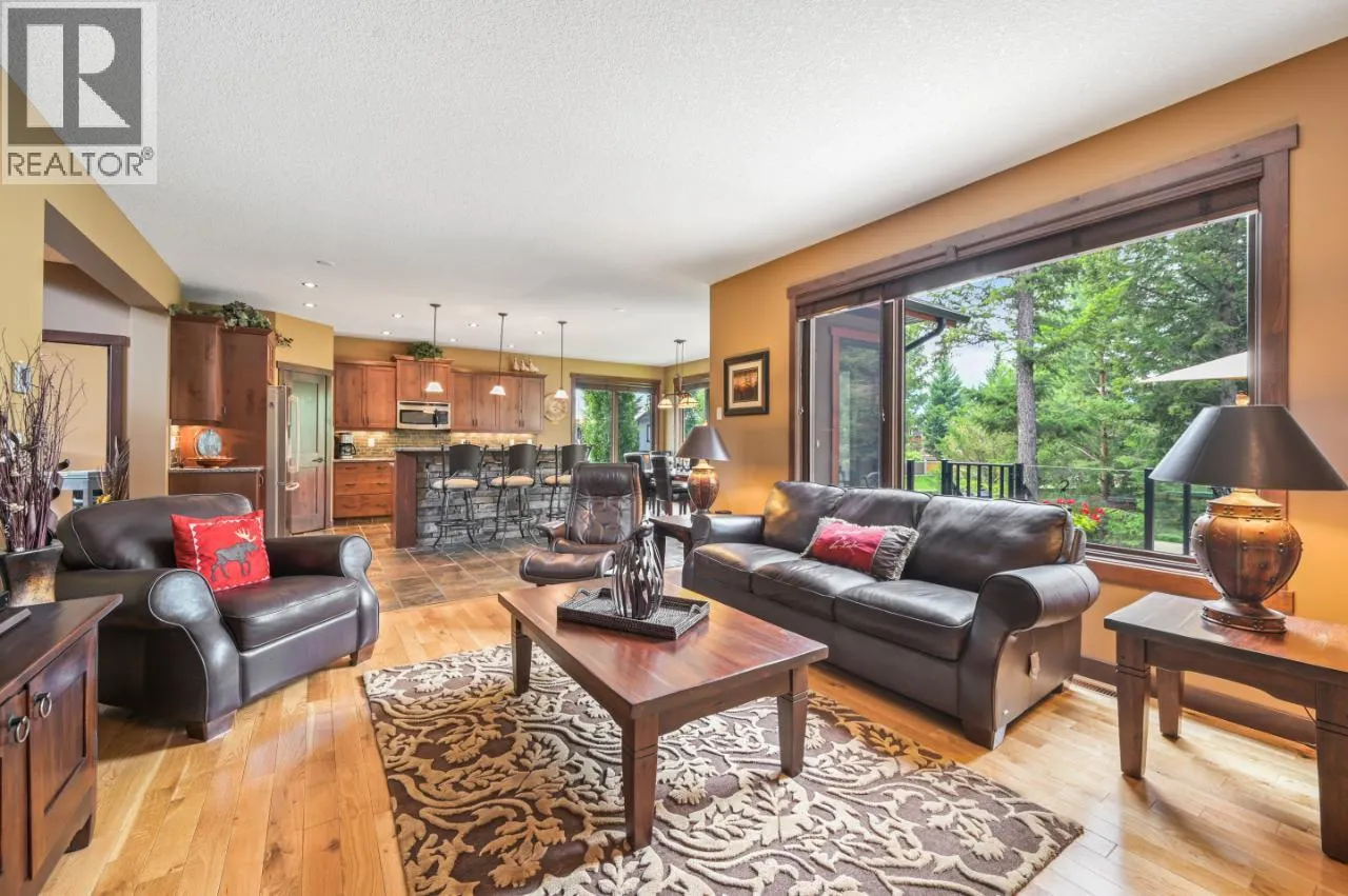 885 COPPERVIEW Close