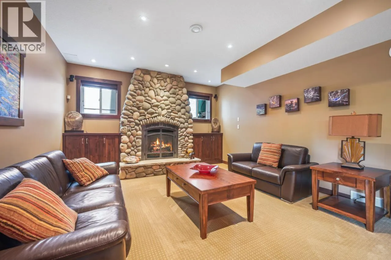 885 COPPERVIEW Close