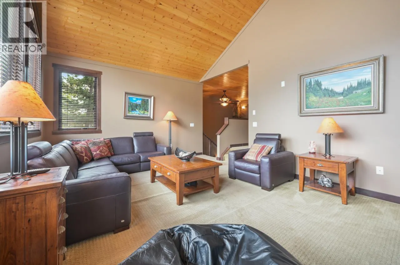 885 COPPERVIEW Close