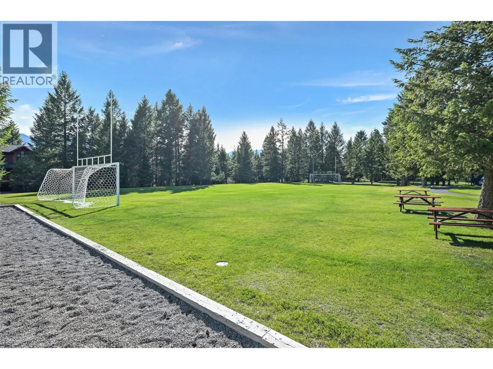 885 COPPERVIEW Close