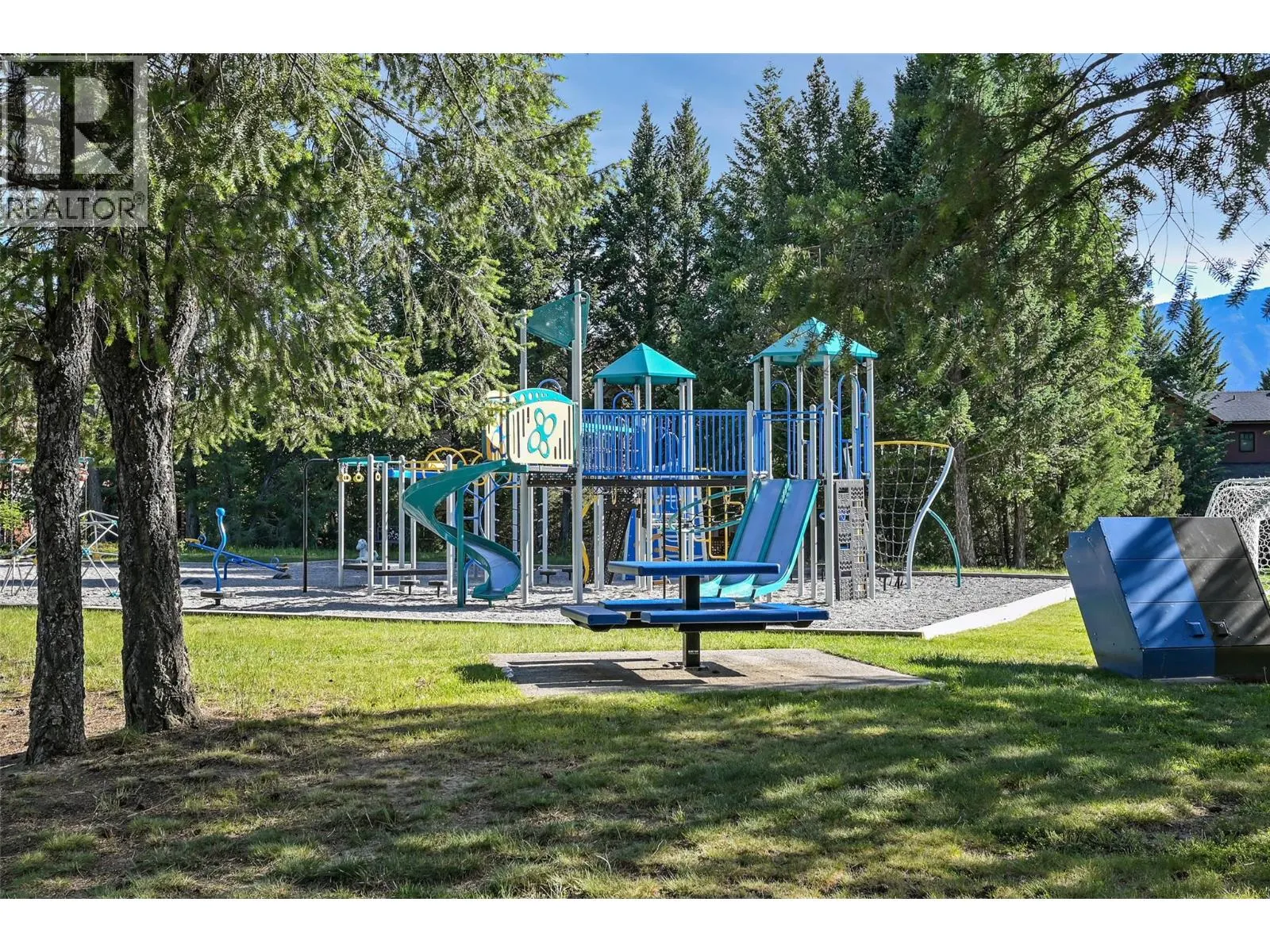 885 COPPERVIEW Close