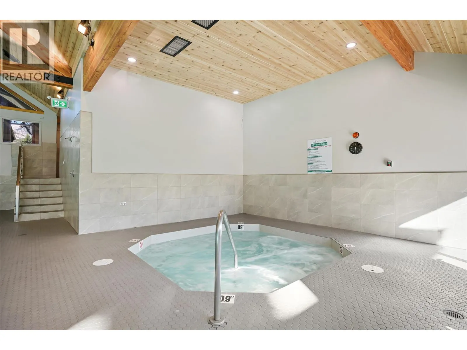 885 COPPERVIEW Close