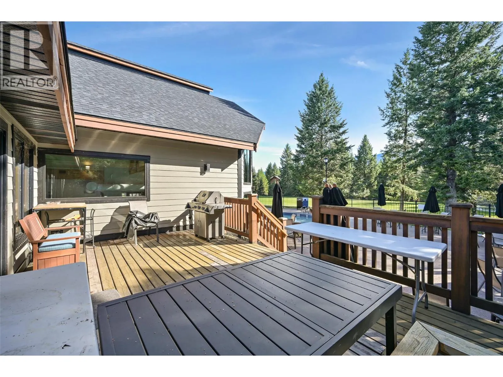 885 COPPERVIEW Close