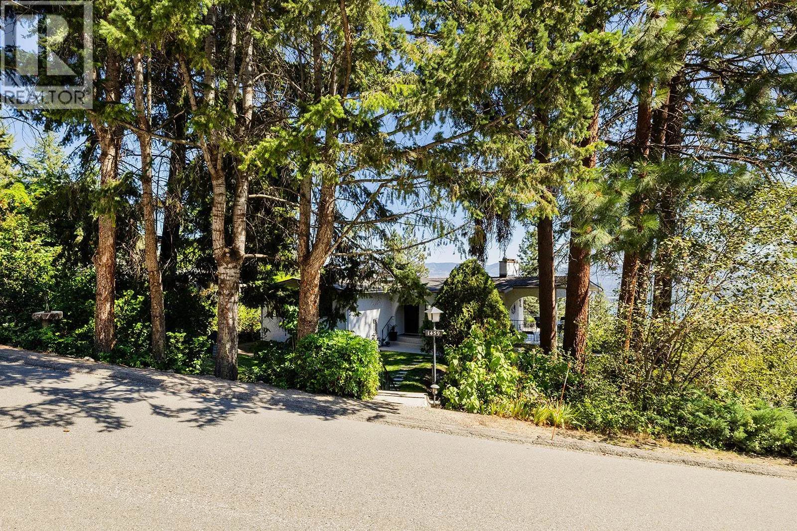 1459 Scott Crescent