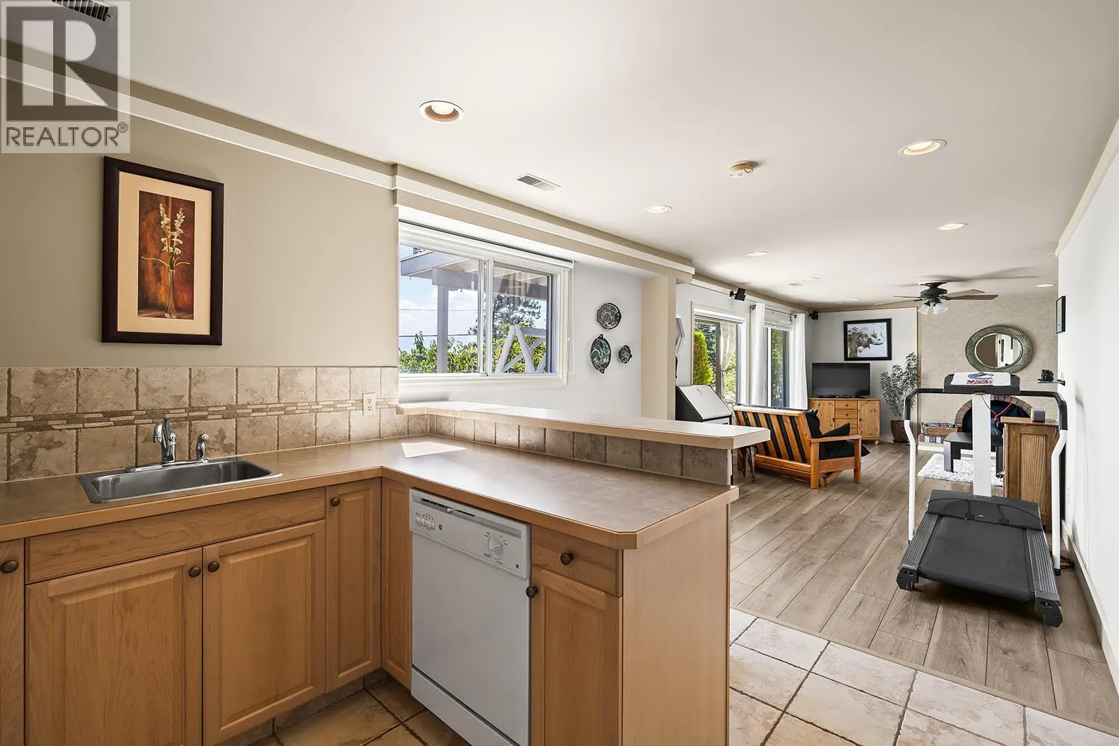 1459 Scott Crescent