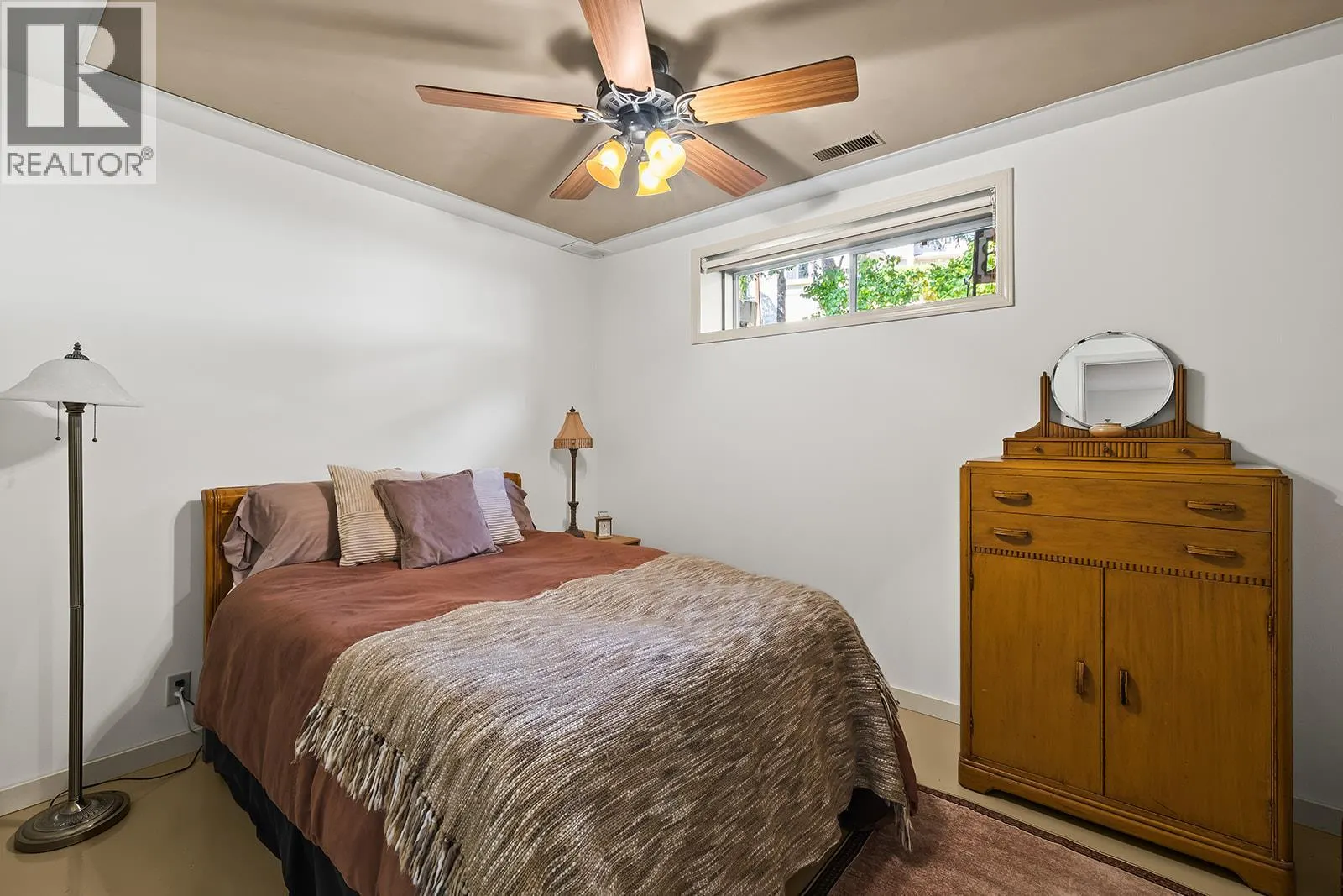 1459 Scott Crescent