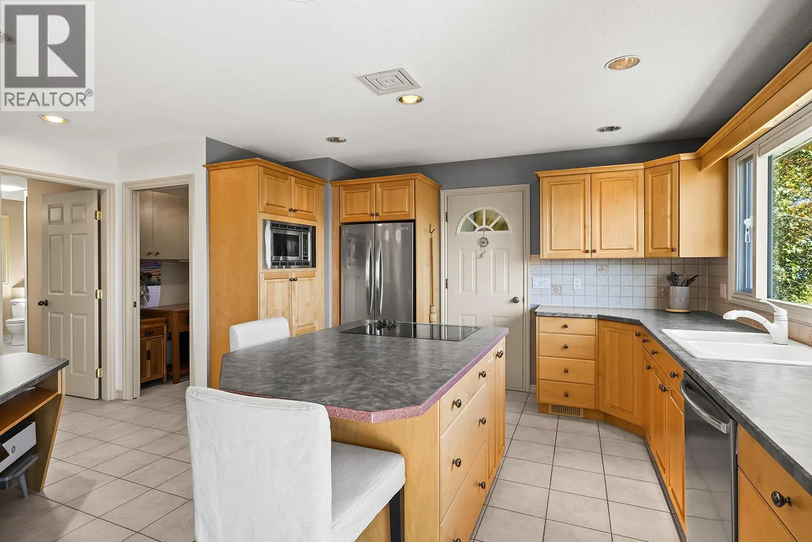 1459 Scott Crescent