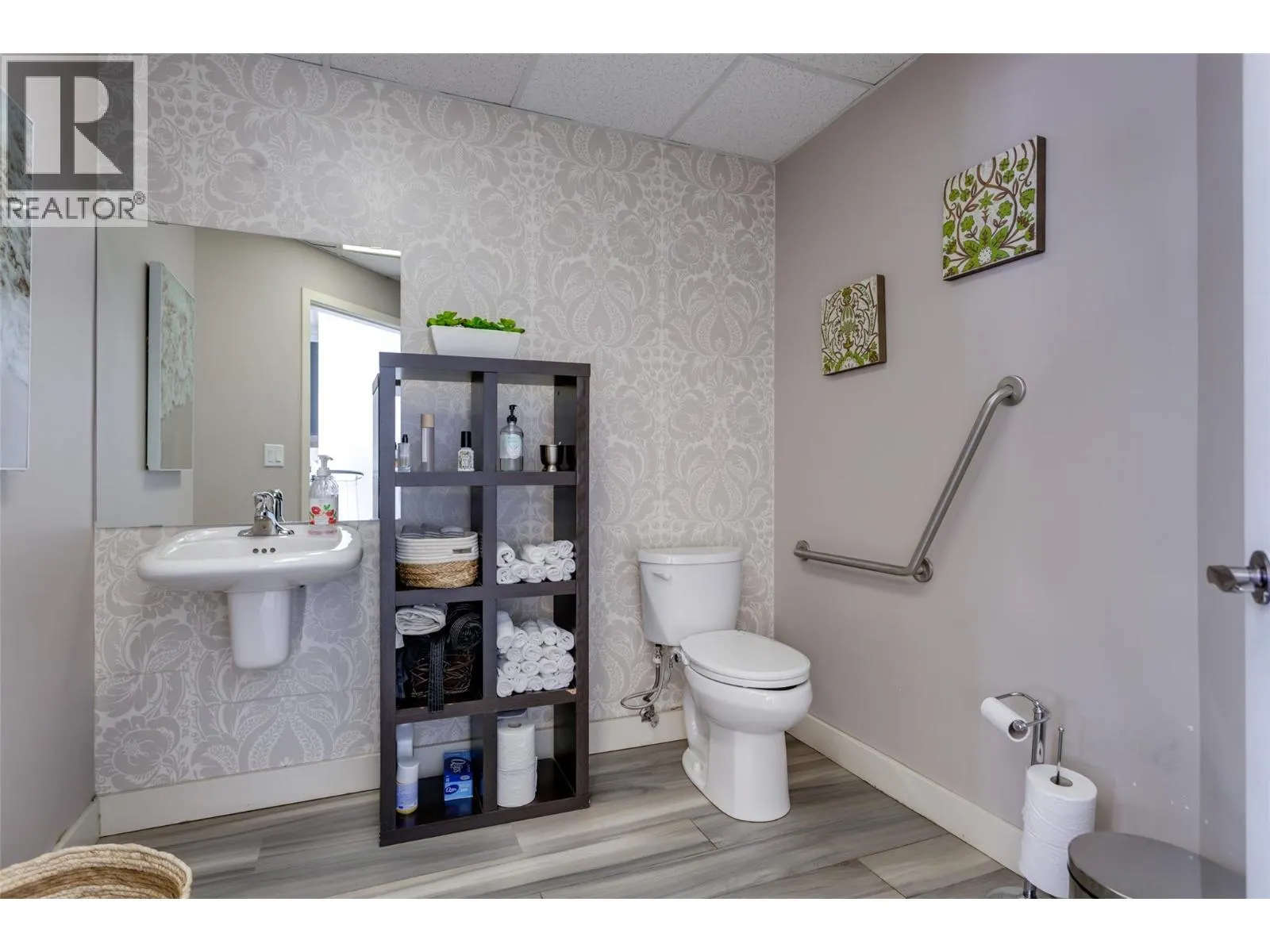 532 Leon Avenue Unit# 103