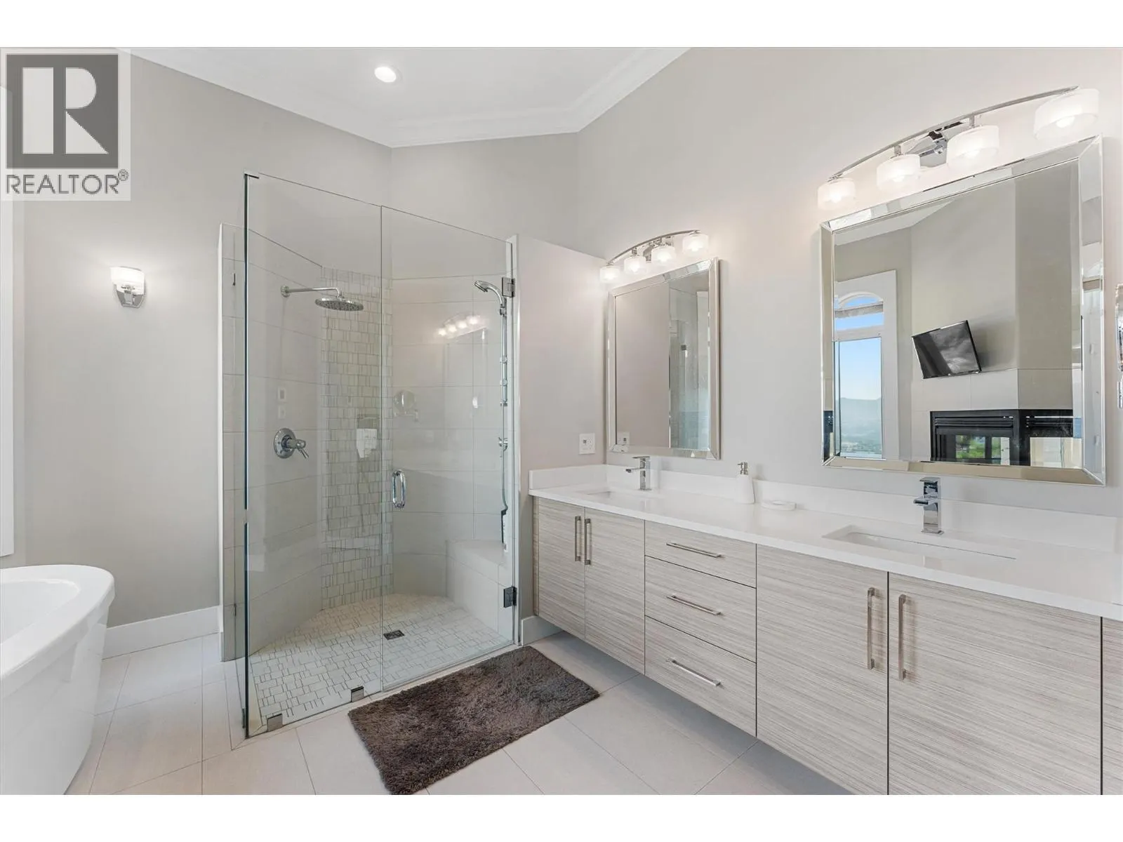 994 Skeena Drive