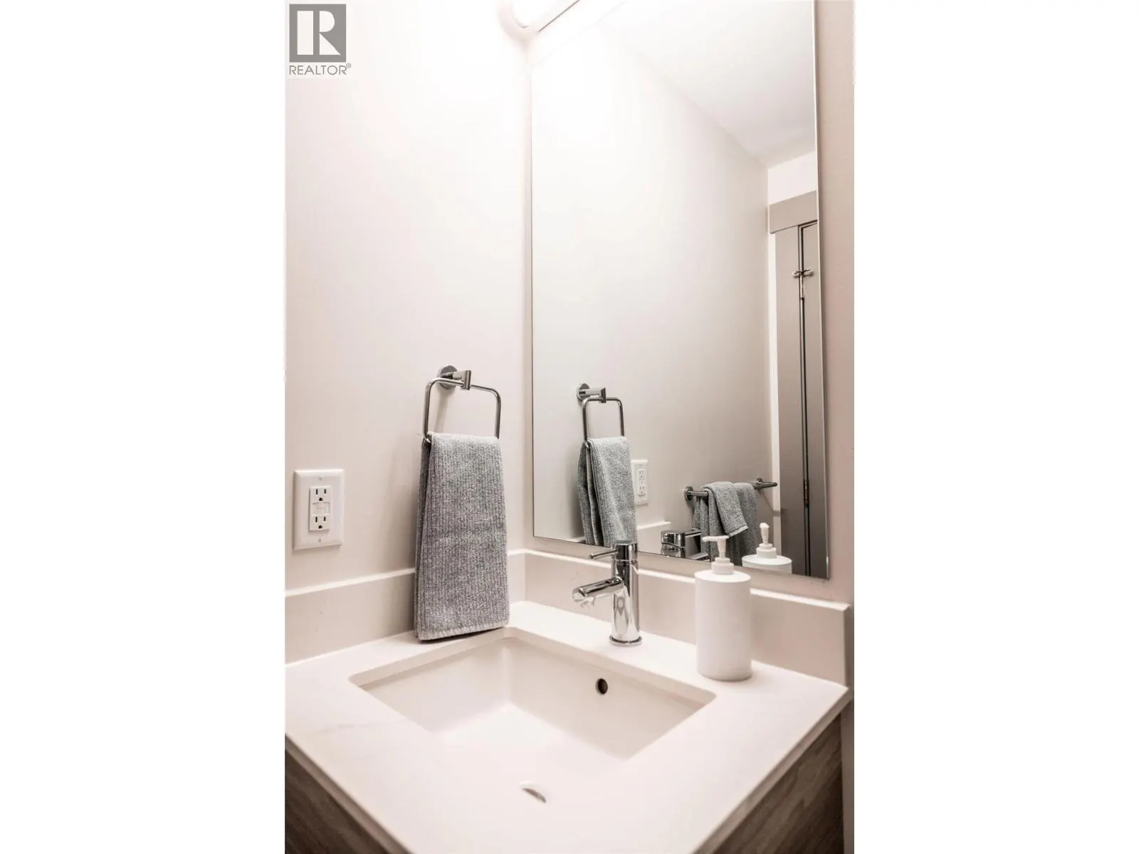 2555 Lakeshore Road Unit# 518