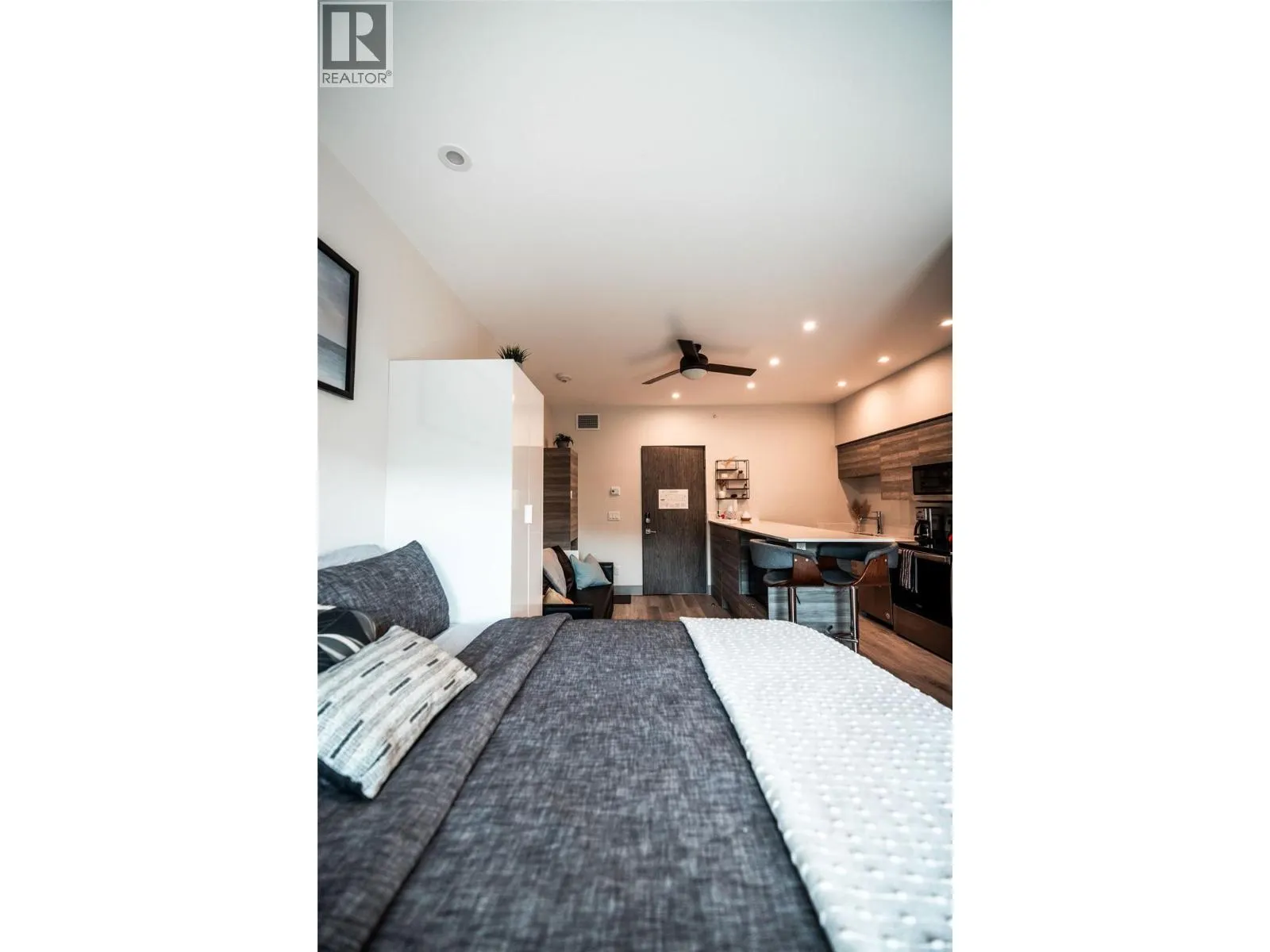 2555 Lakeshore Road Unit# 518