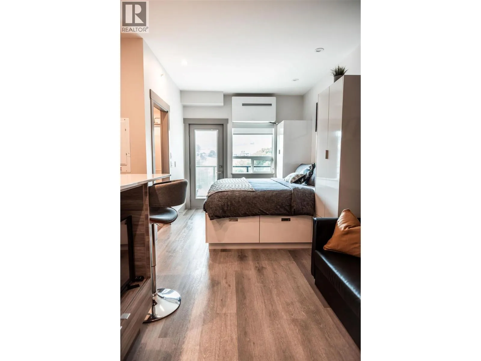 2555 Lakeshore Road Unit# 518