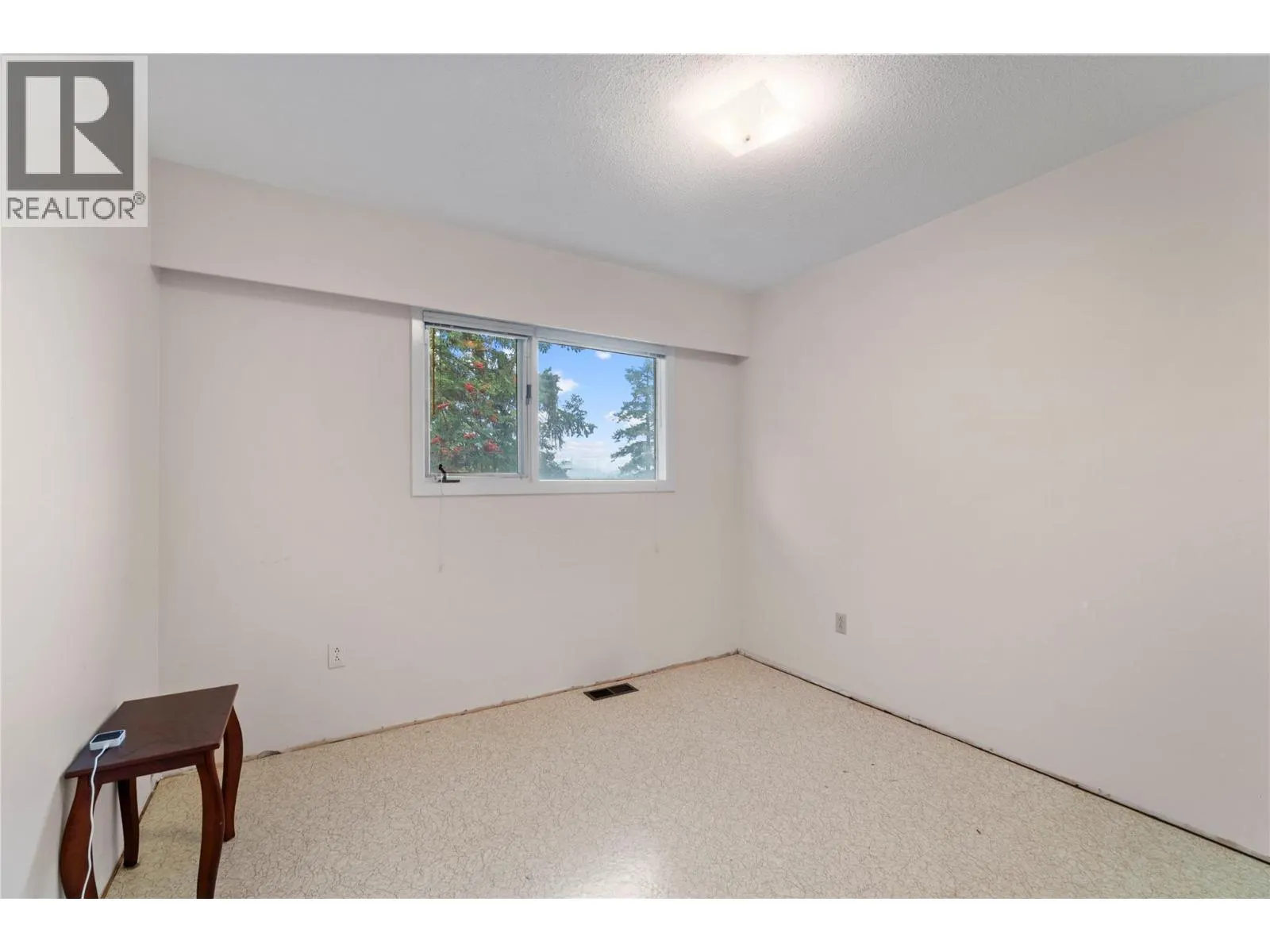1160 Lakeshore Road NE