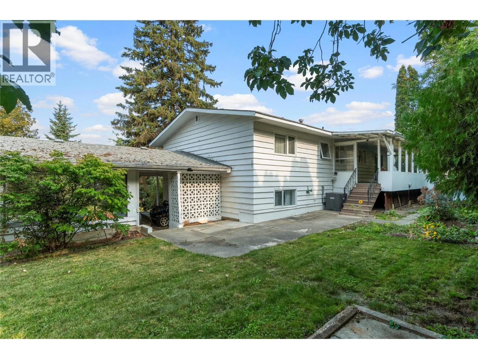 1160 Lakeshore Road NE