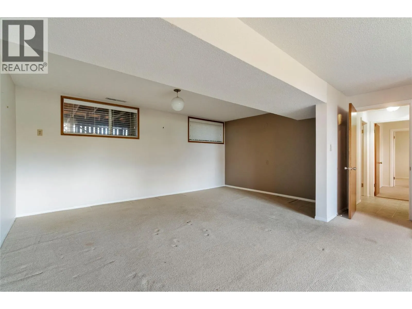 1160 Lakeshore Road NE