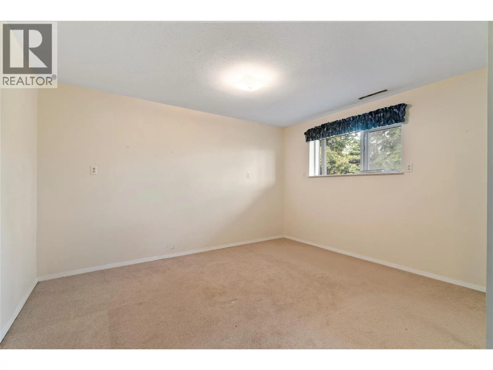 1160 Lakeshore Road NE