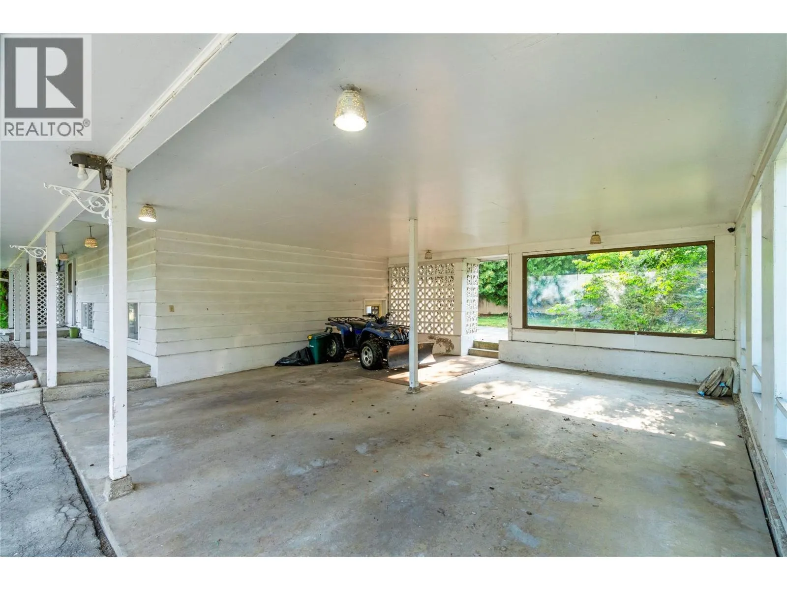 1160 Lakeshore Road NE