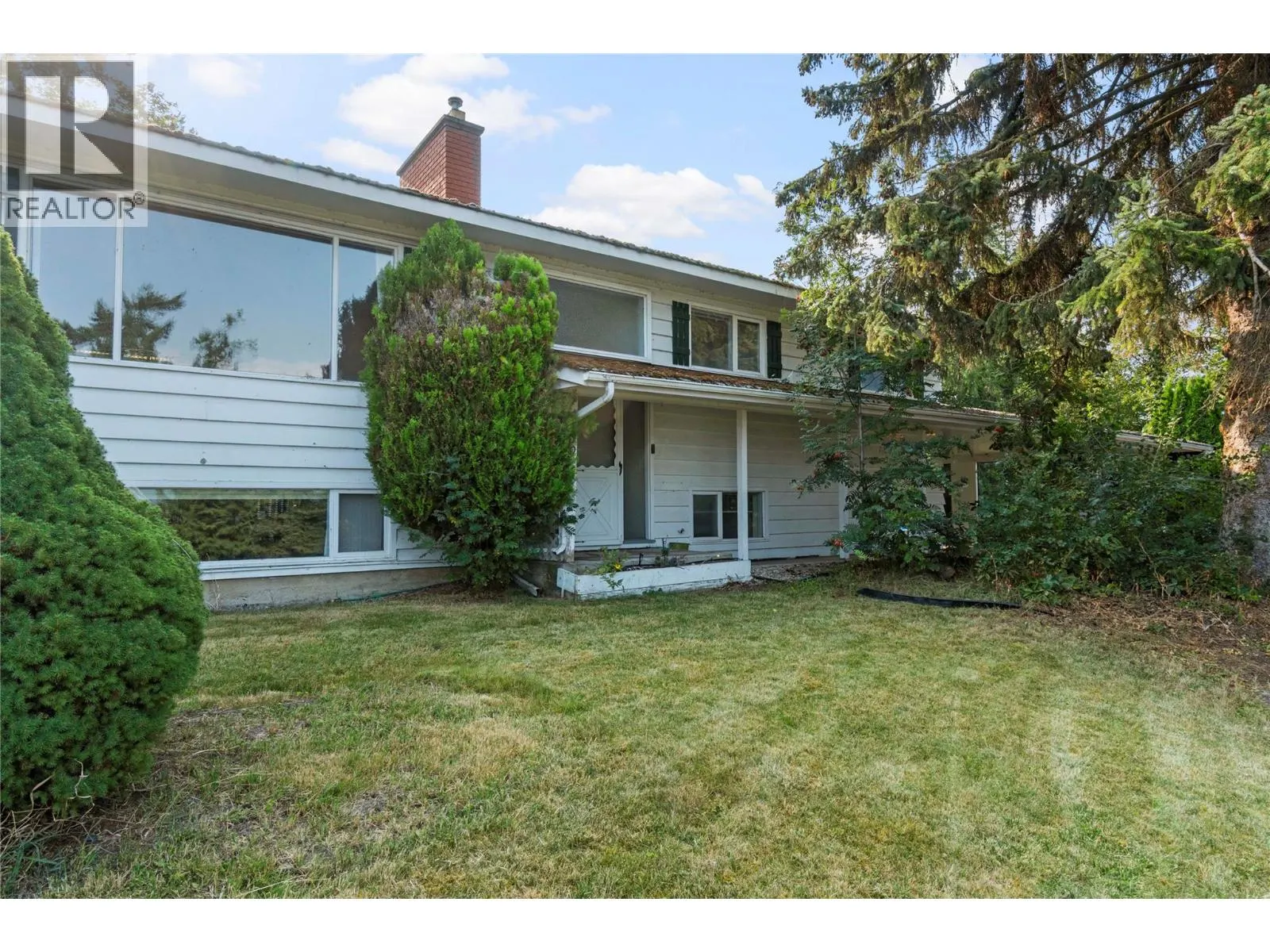1160 Lakeshore Road NE
