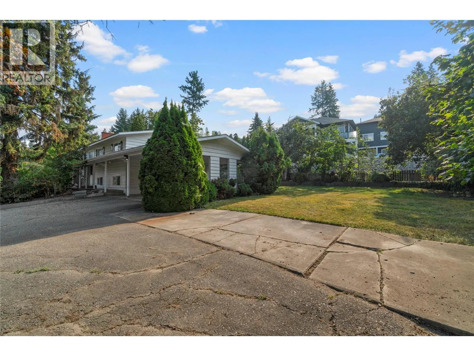 1160 Lakeshore Road NE