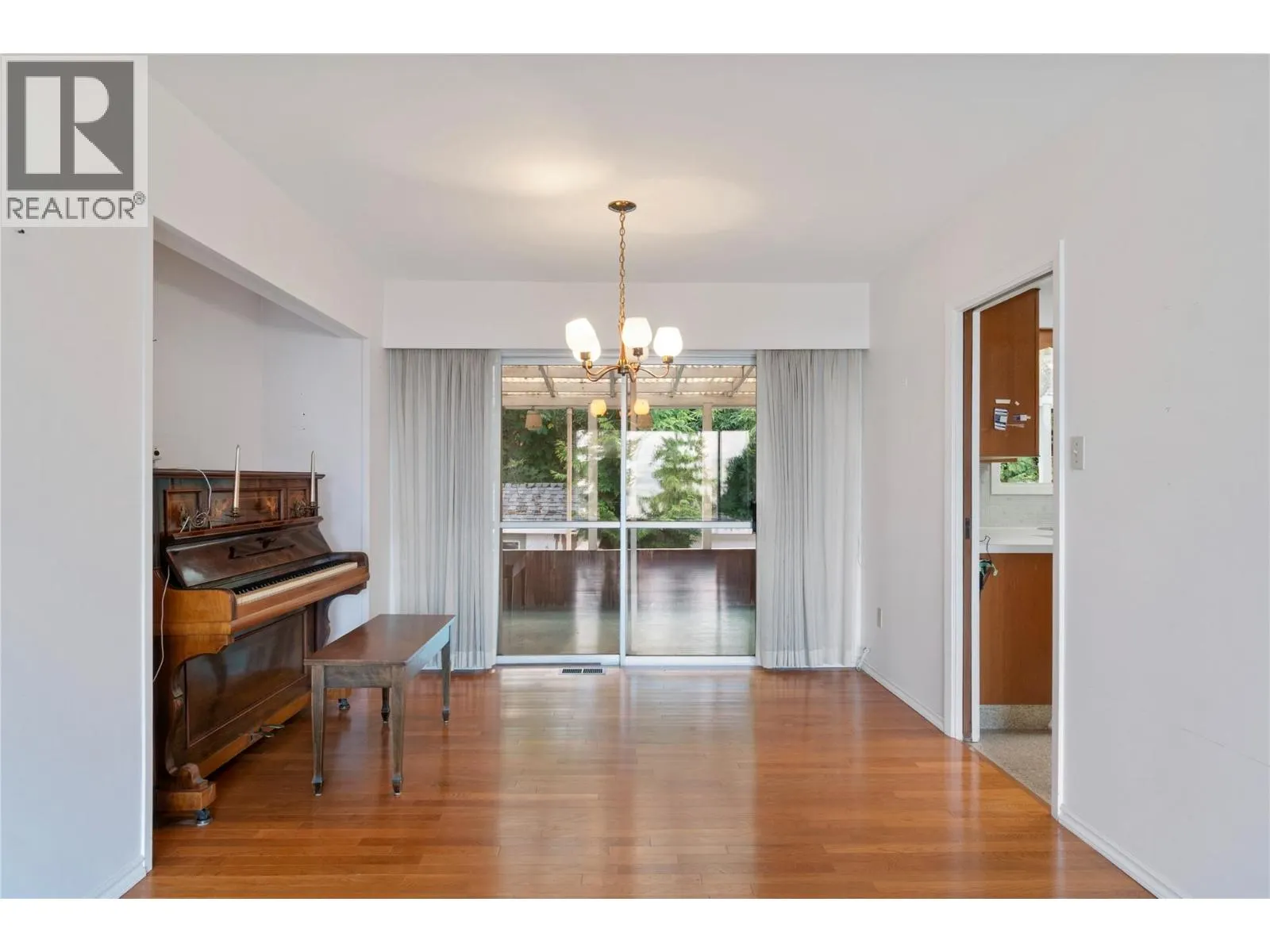 1160 Lakeshore Road NE