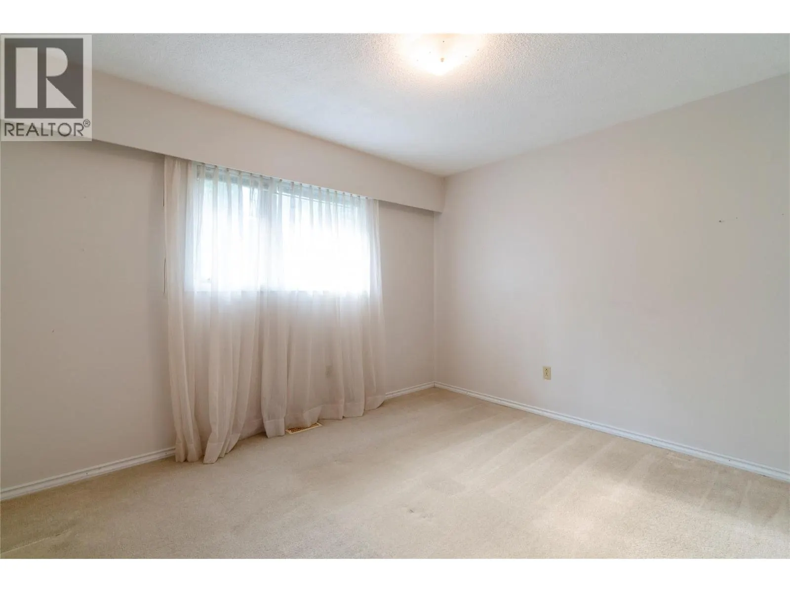 1160 Lakeshore Road NE