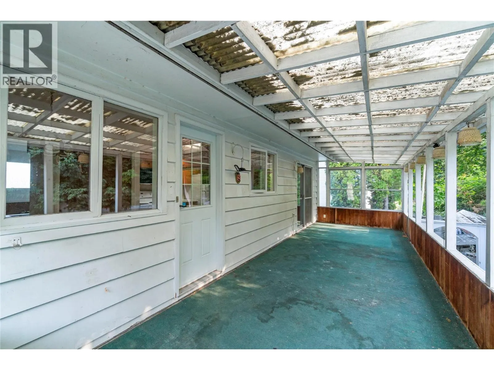 1160 Lakeshore Road NE