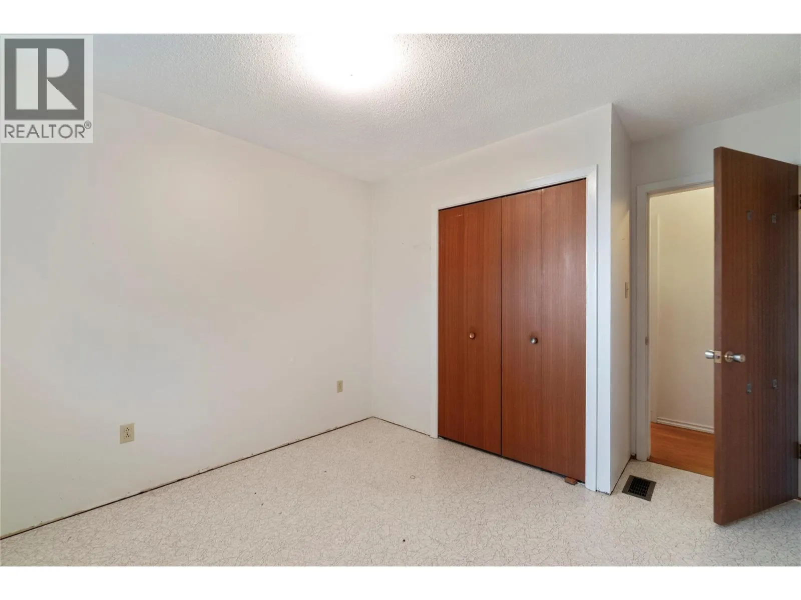 1160 Lakeshore Road NE