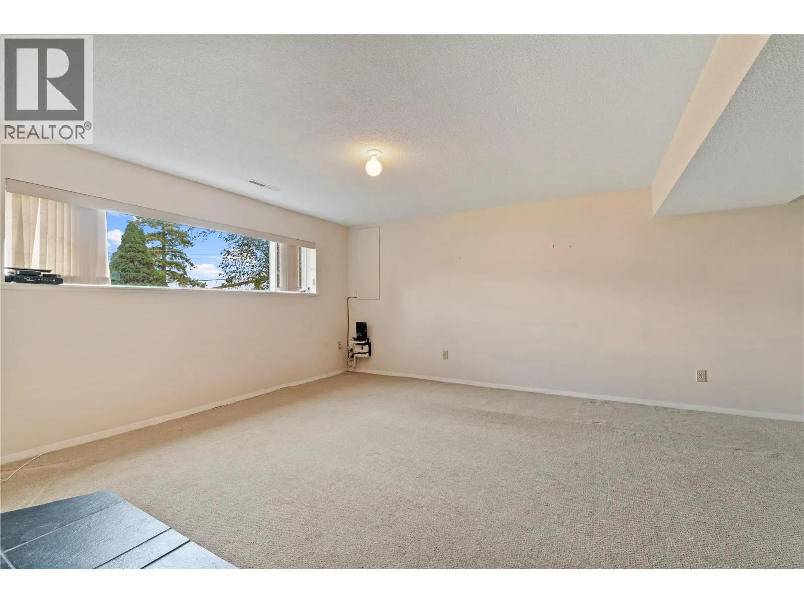 1160 Lakeshore Road NE
