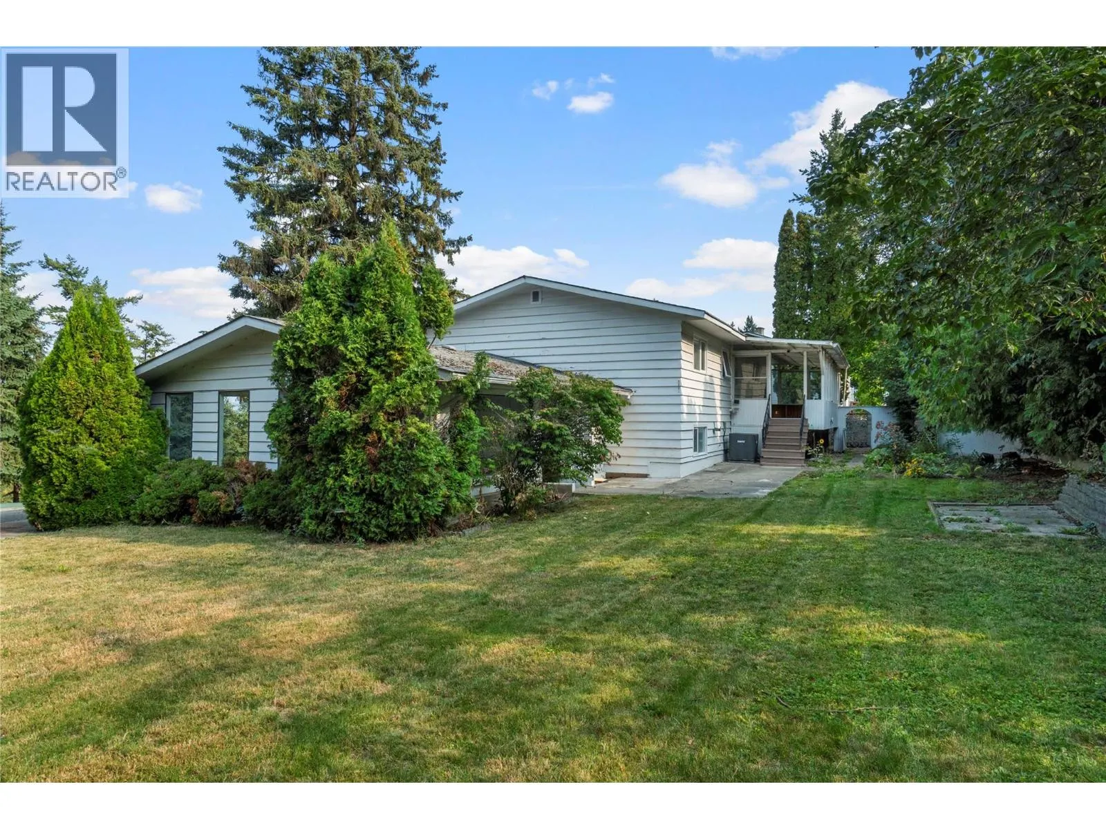 1160 Lakeshore Road NE