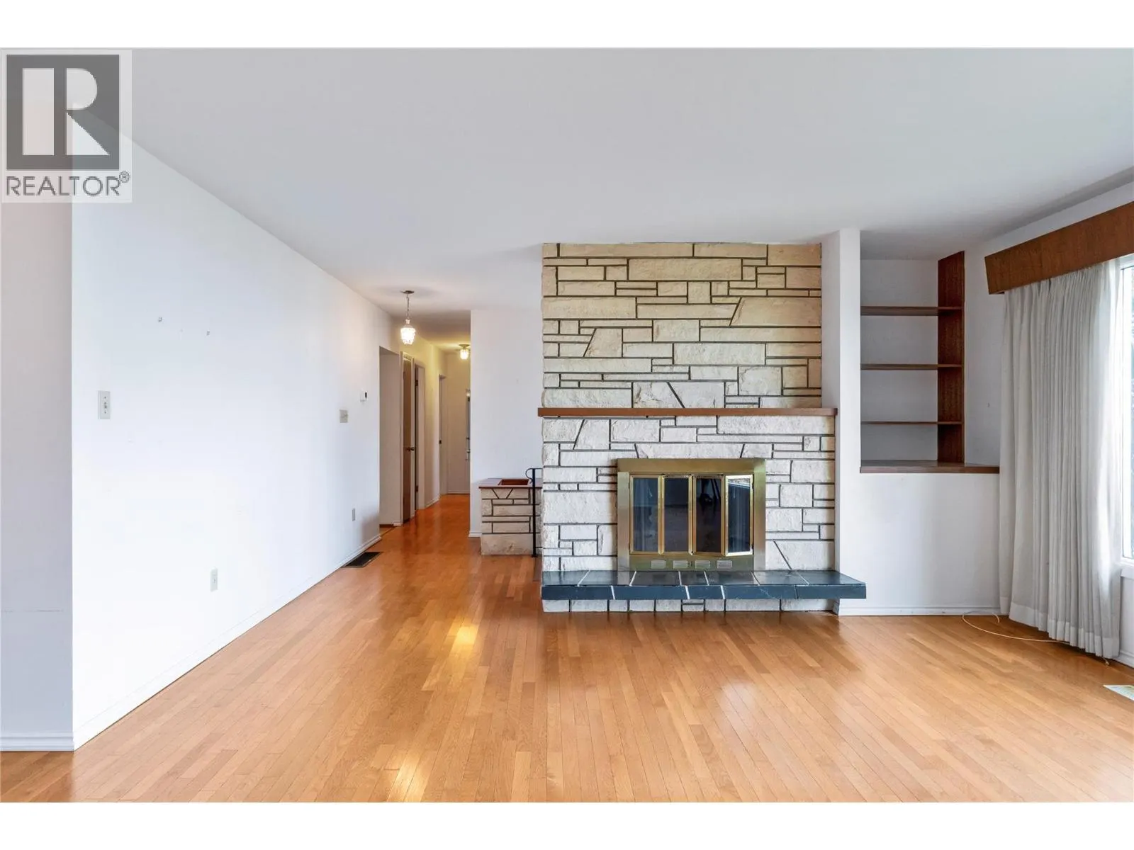 1160 Lakeshore Road NE