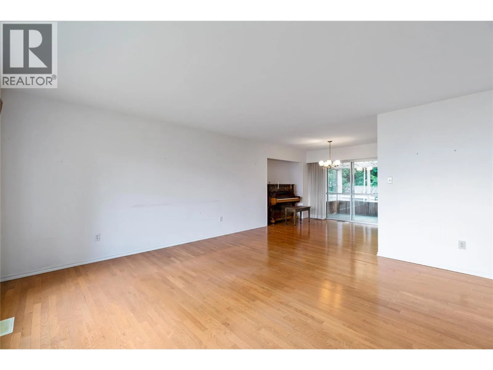 1160 Lakeshore Road NE