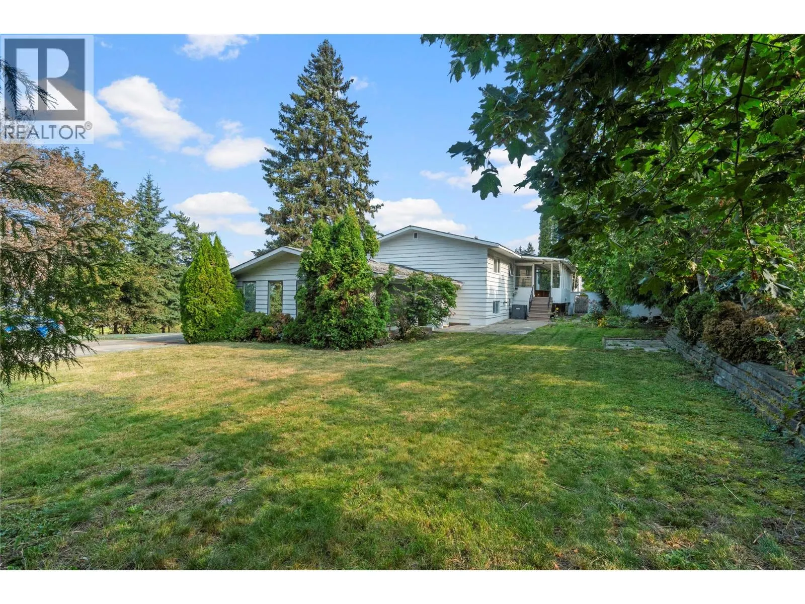 1160 Lakeshore Road NE