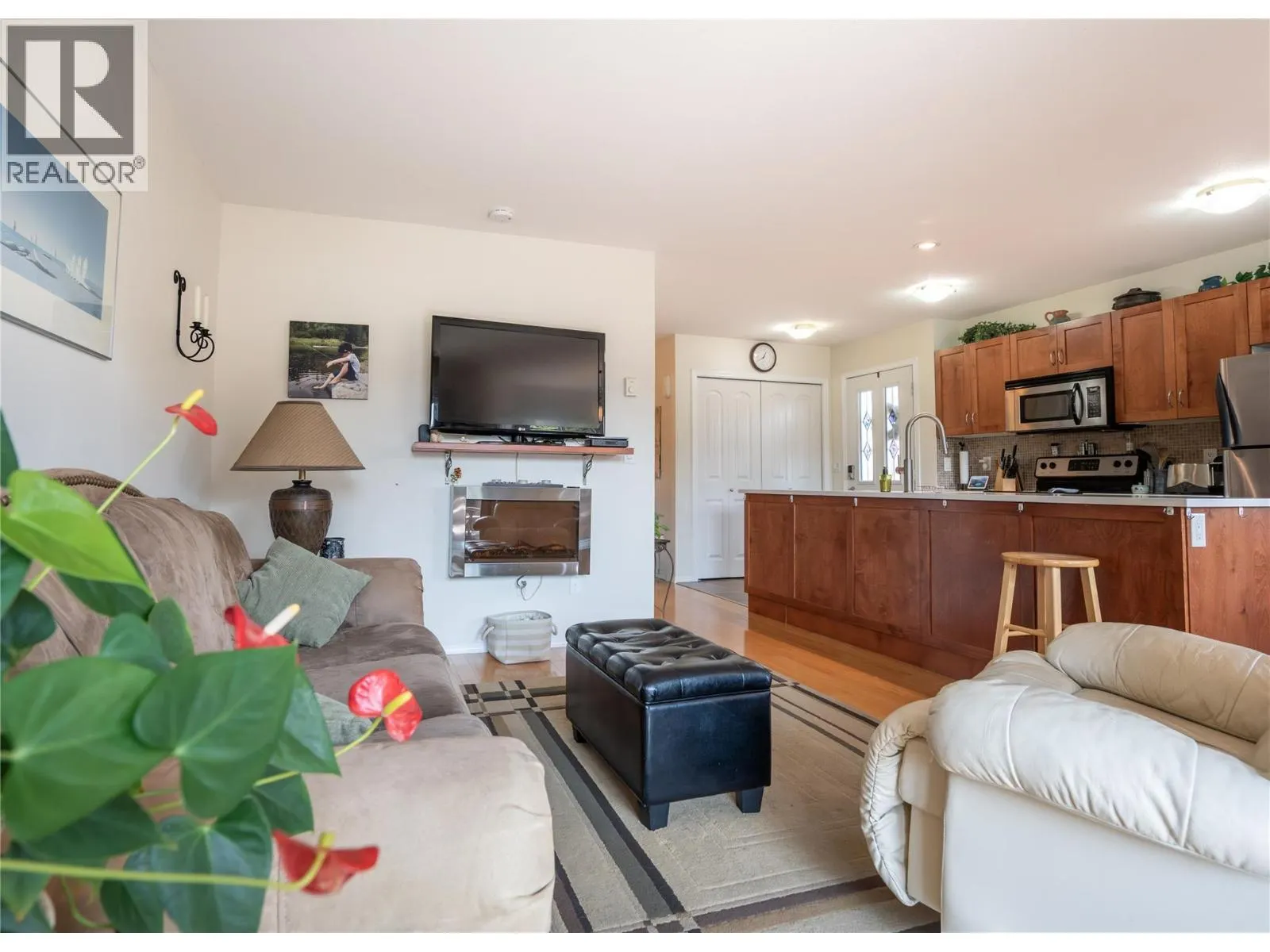 500 Westminster Avenue W Unit# 102