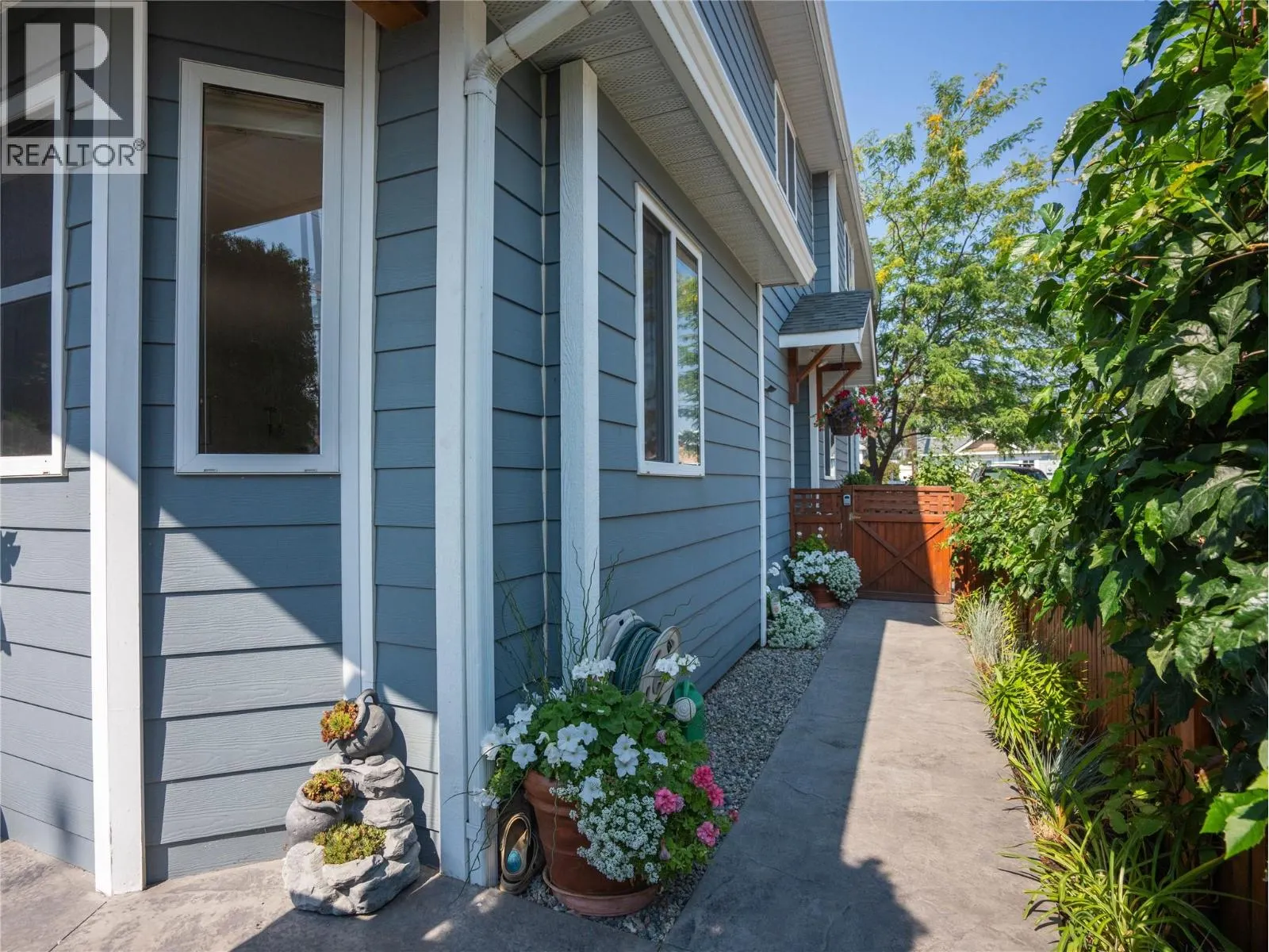 500 Westminster Avenue W Unit# 102